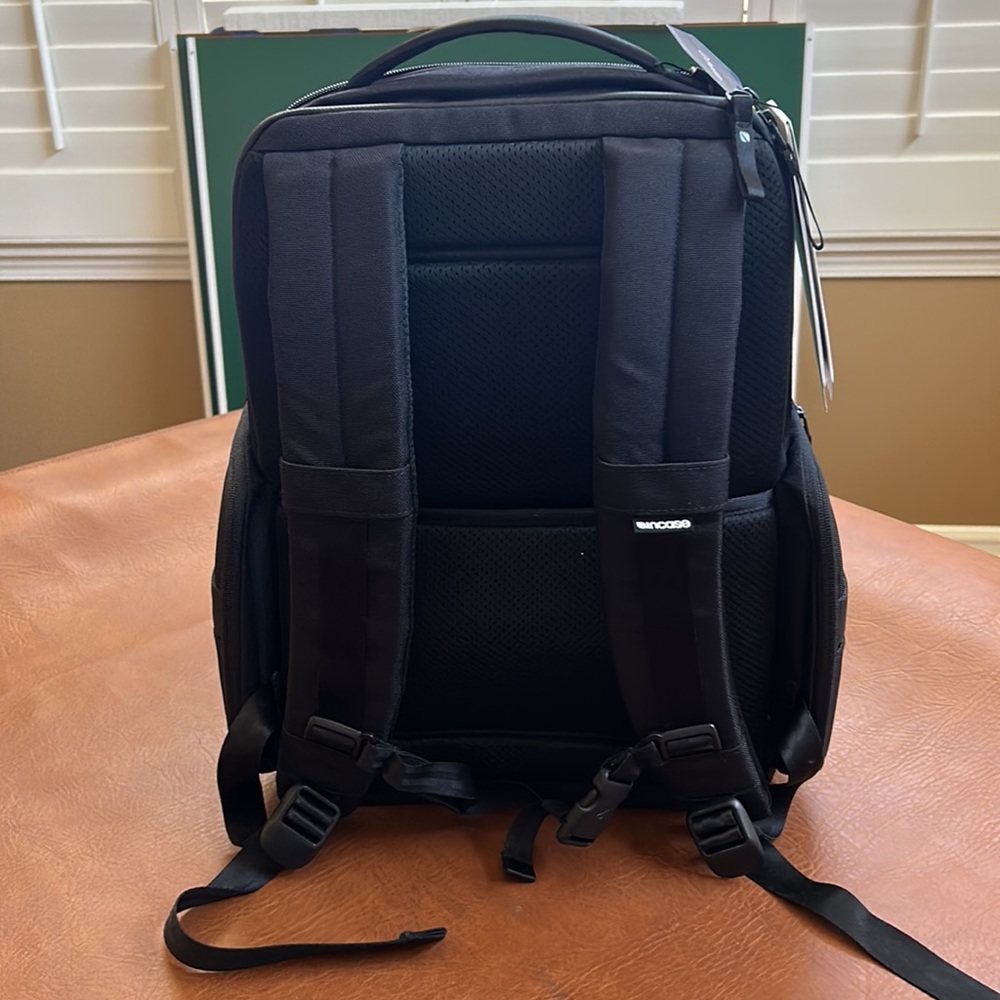 Backpack - Picture 4 of 10